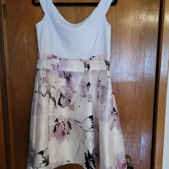 Le Chateau Dress  NWT - Picture 3 of 5